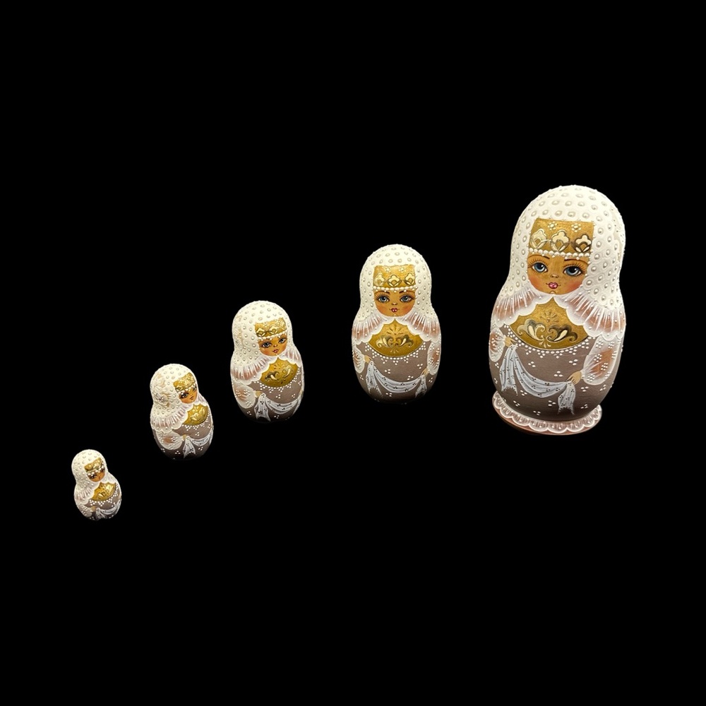 Hand-Painted Vintage Russian Nesting Dolls Set of 5 – Stunning Wooden Matryoshka